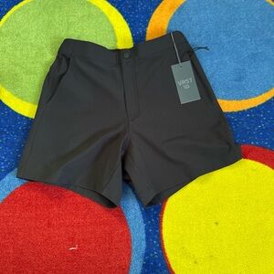Vuori Black Men's 6" Resort Shorts